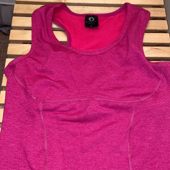 ✨ 3 for $20 ✨ Yoga top - Picture 3 of 3